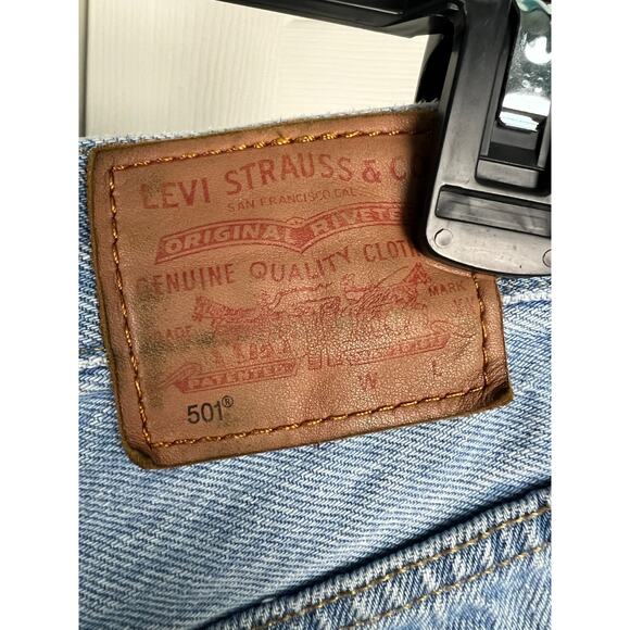 Levis 501 Shorts Womens 26 Premium Denim Distressed Button Fly Light Wash Blue - Picture 3 of 9